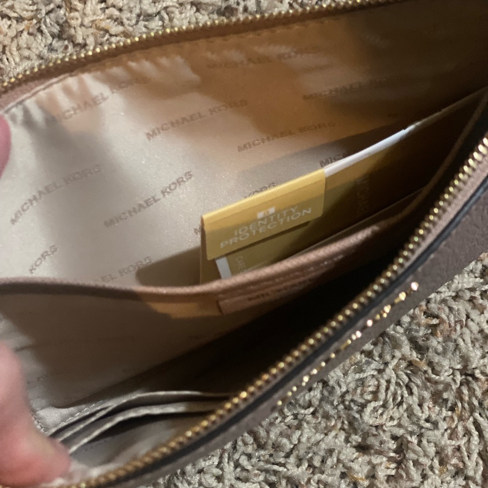 Michael Kors clutch - Picture 2 of 4